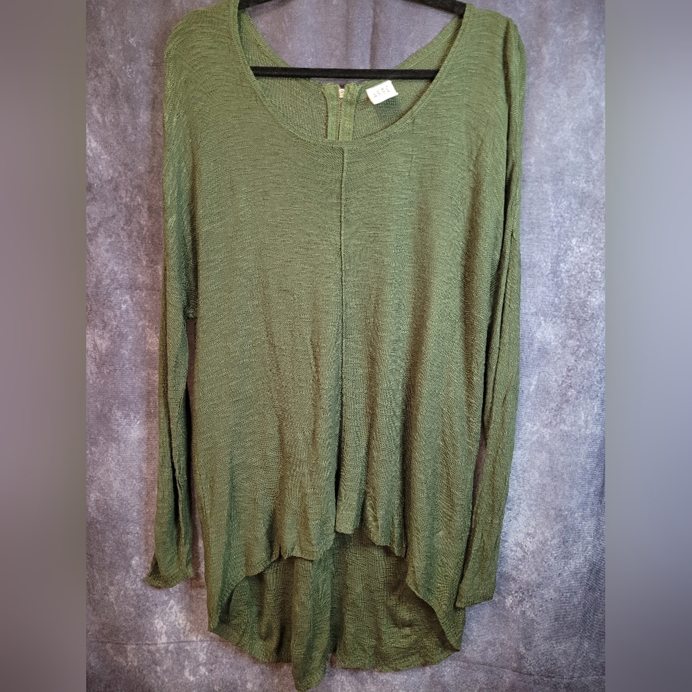 ✨️3/$25✨️ Vero Moda Olive Green Lightweight Sweater Top